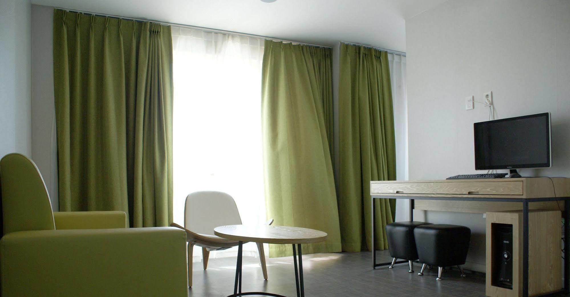 Y Ocean Hotel Йосу Екстер'єр фото