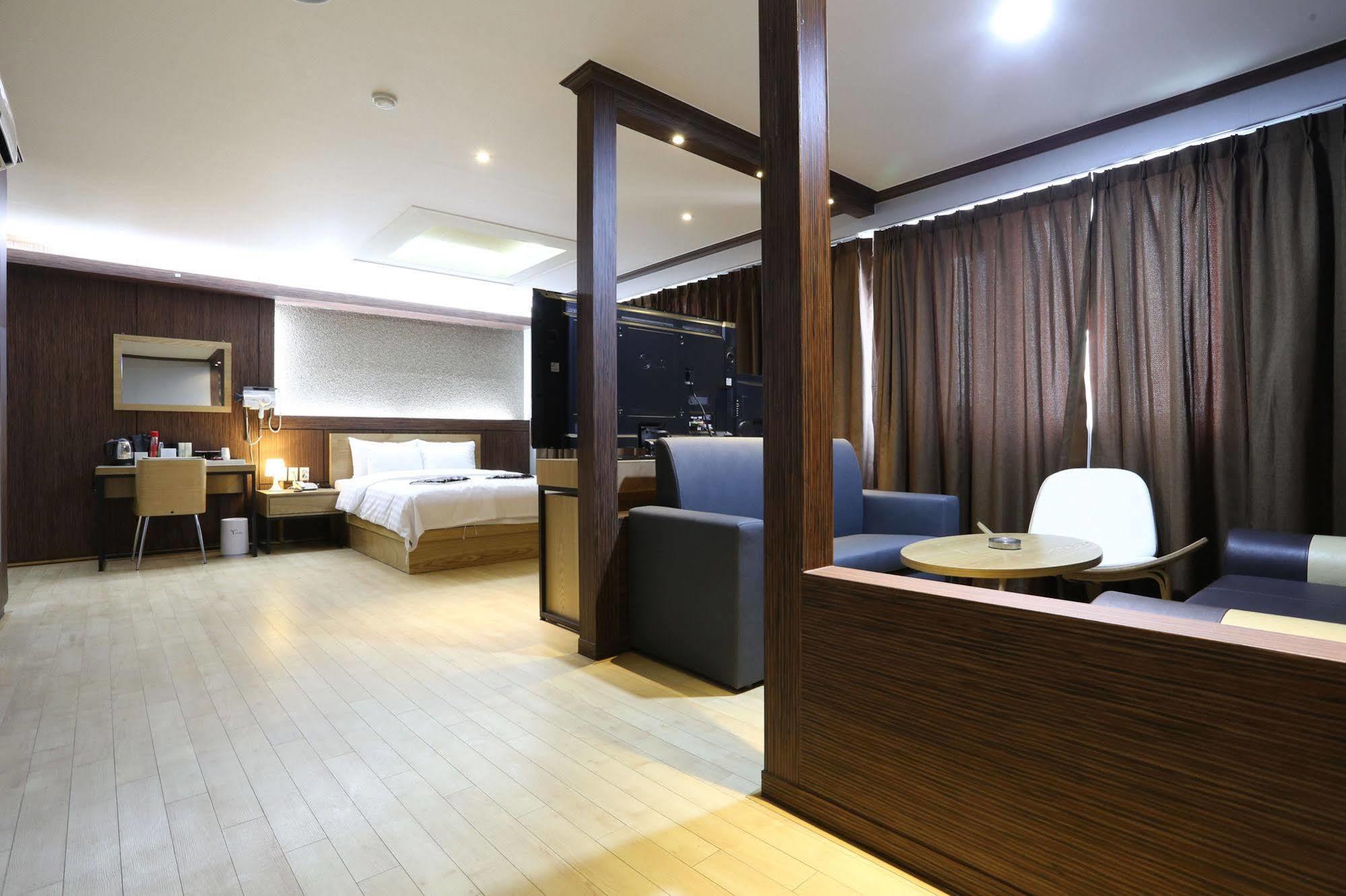 Y Ocean Hotel Йосу Екстер'єр фото