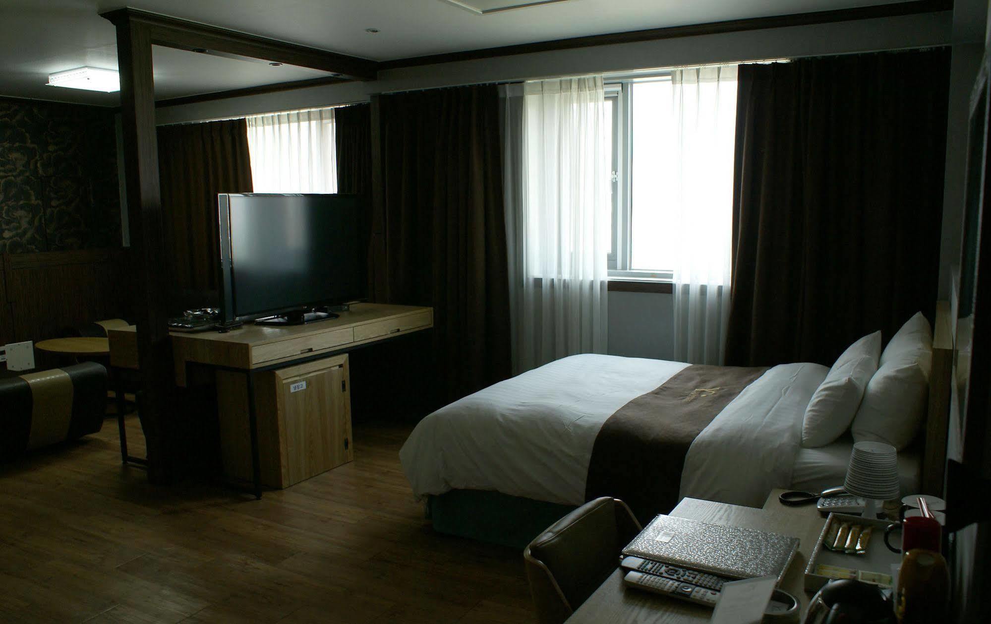 Y Ocean Hotel Йосу Екстер'єр фото