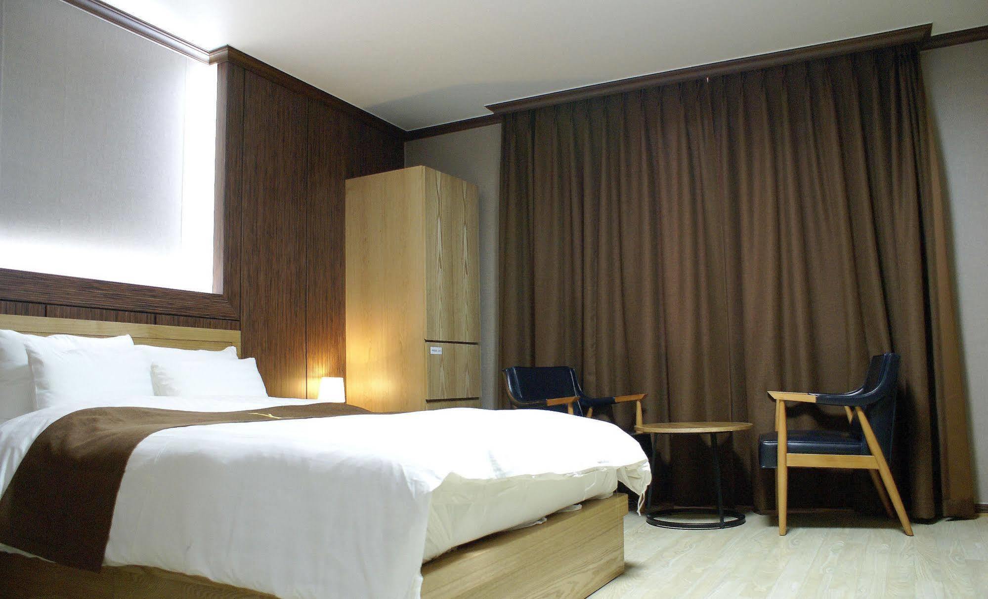 Y Ocean Hotel Йосу Екстер'єр фото