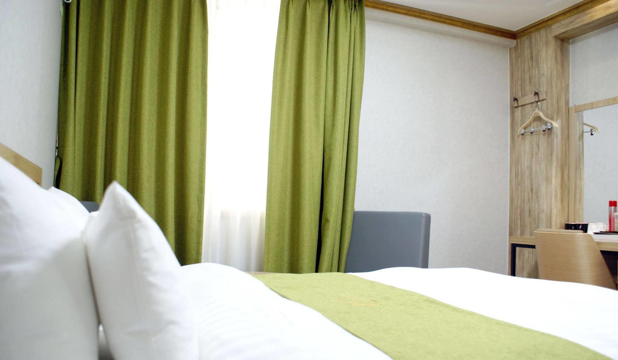 Y Ocean Hotel Йосу Екстер'єр фото