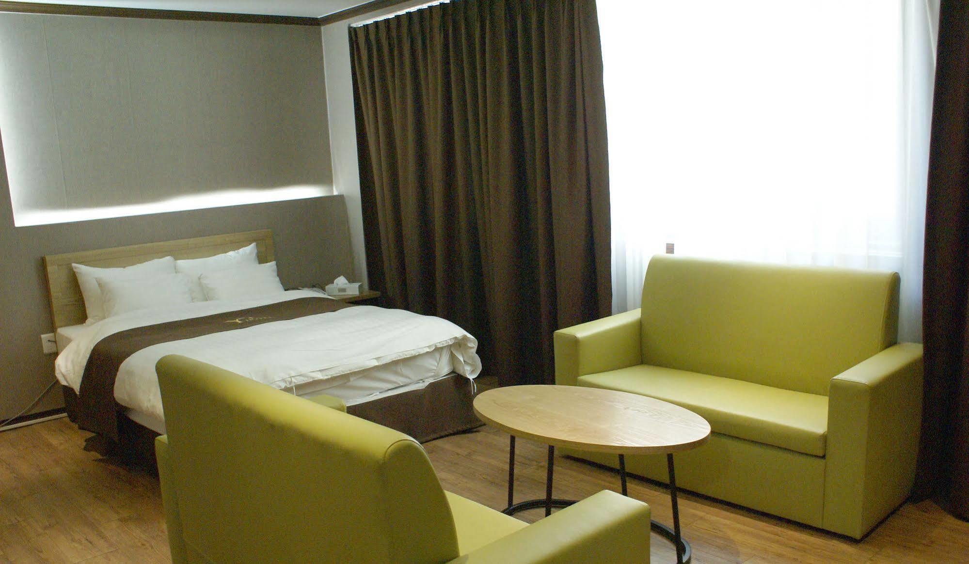 Y Ocean Hotel Йосу Екстер'єр фото